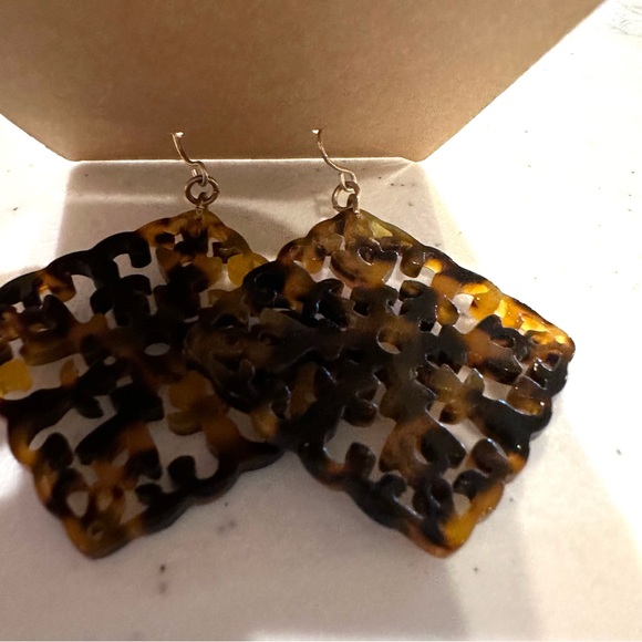2 pairs of Faux Tortoise Earrings - gold tone accents - Picture 12 of 13